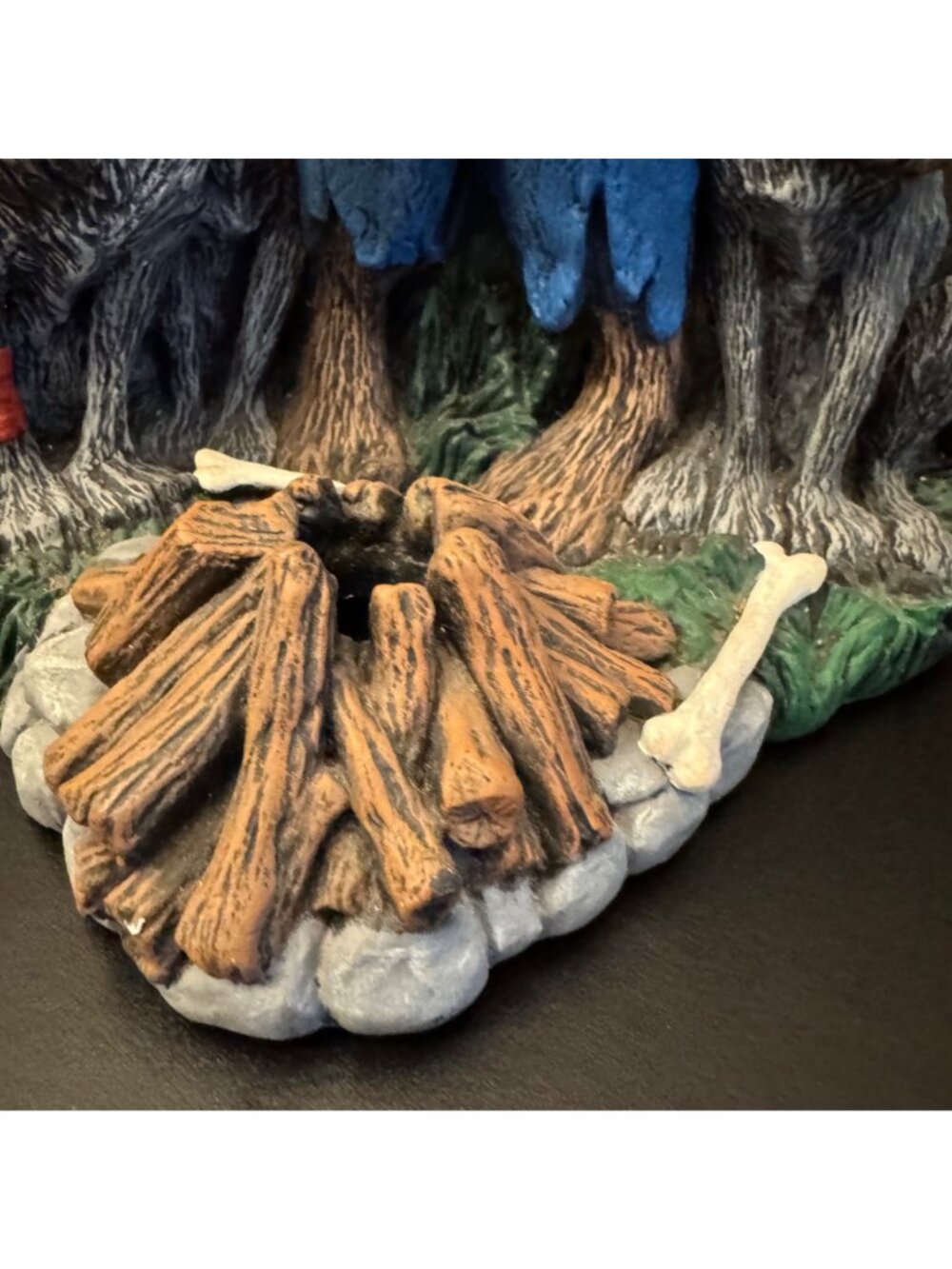 Howling Wolf Figurine With Campfire Scene 1988 Collectible Statue Hand-Painted - Picture 6 of 16